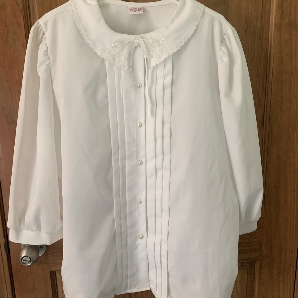 Vintage Brian Michele white blouse. Size L/XL